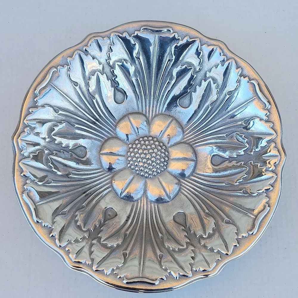 WILTON ARMETALE ACANTHUS BOWL - Picture 2 of 9